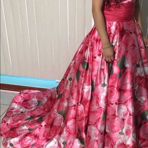 SHERRI HILL Floral Dress/Gown